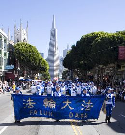 法輪功天國樂團受到熱烈歡迎