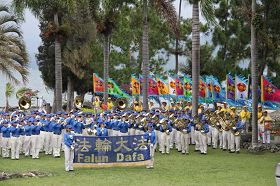 法輪大法天國樂團給多巴湖（Lake