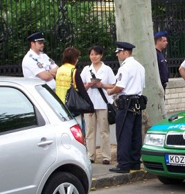 法輪功學員向警察講真相