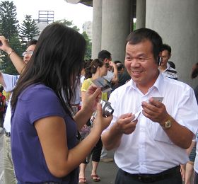 林嘉祥經常去旅遊景點講真相，告訴人們法輪大法的美好