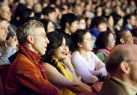 二零一一年二月十一日晚，神韻紐約藝術團在麻州波士頓的首場演出，觀眾被傳神的表演深深吸引。