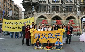 慕尼黑大法弟子恭祝師尊生日好