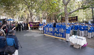 悉尼各界集會，慶祝世界法輪大法日。