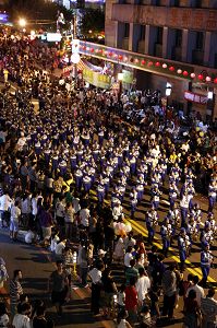 二零一一年八月十三日晚間，天國樂團參加基隆中元祭放水燈遊行