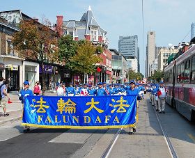 多倫多天國樂團參加社區大遊行