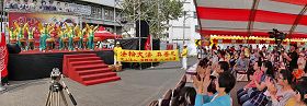 「二零一二岡山羊肉文化節」開幕，法輪功學員組成的唐鼓隊演出