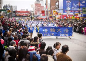 紐約新年遊行　天樂花車送祝福