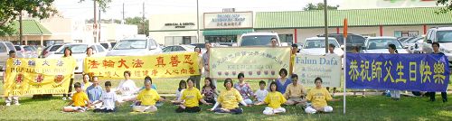 '休士頓學員慶祝世界法輪大法日，中國城成了亮麗的風景'