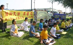 '休士頓學員慶祝世界法輪大法日，中國城成了亮麗的風景'