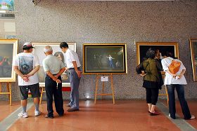 台灣嘉義縣中正大學學生活動中心「真善忍美展」展場