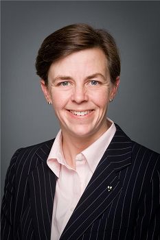 '圖7：新晉聯邦勞工部長及女權部長凱莉﹒利奇（Kellie Leitch）今年首次為神韻演出發出賀信。（圖片來源：加拿大政府網站）'