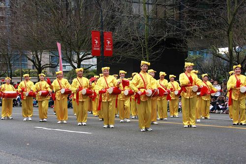 '精神飽滿的腰鼓隊'