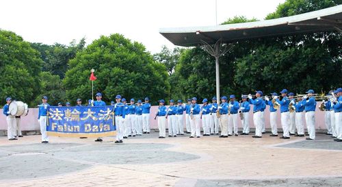 '天國樂團在馬拉松活動上演奏'