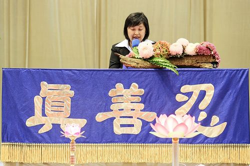 張竹嫻女士表示許多長官都認同大法的美好，高喊「法輪大法好」！