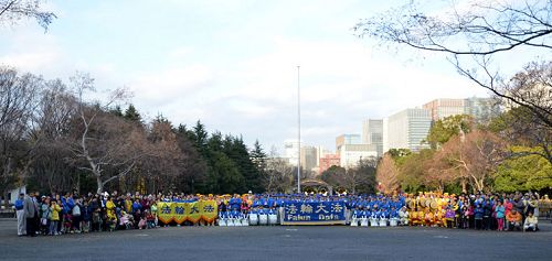 部份東京及周邊的大法弟子向師父恭祝新年好