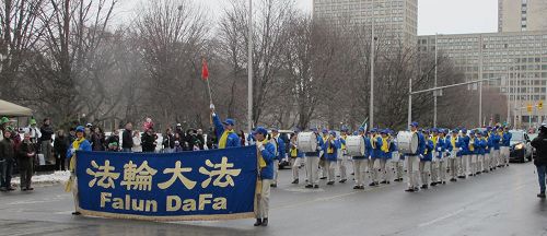 '天國樂團在遊行隊伍中'