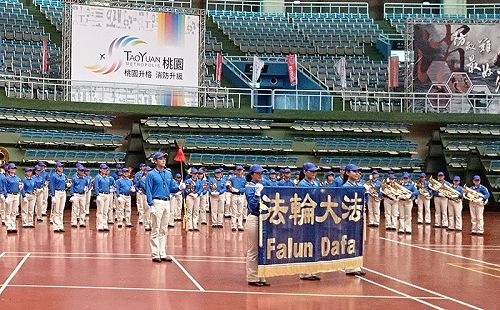 圖：天國樂團應邀在台灣桃園縣義勇消防人員競技大賽上演奏