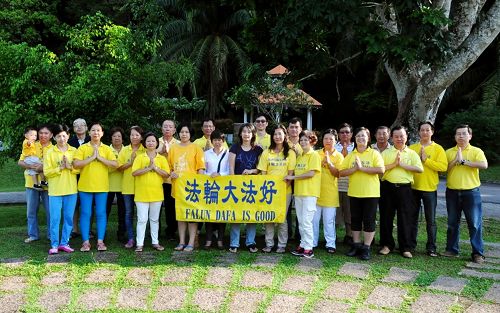 馬來西亞北部檳城和雙溪大年大法弟子恭祝師尊生日快樂！