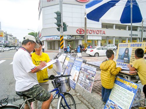 圖2：民眾簽名刑事舉報迫害元凶──前中共黨魁江澤民