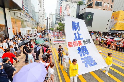 圖：看到中共黑手伸入香港，日籍旅客擔心香港前途。