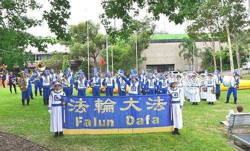 圖3：在Kibble公園裏有社團的演出，天國樂團也被邀請進行三十分鐘的演奏