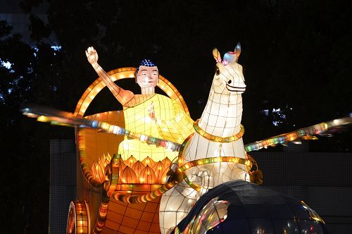 「神駒天車」花燈。