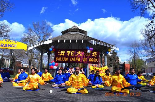 世界法輪大法日埃德蒙頓法輪功學員舉行慶祝活動，演示法輪功五套功法