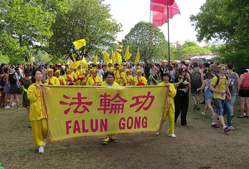 二零一五年六月十三日，多倫多法輪功學員應邀參加了Bestival音樂藝術節活動，受到主辦方和觀眾的好評。