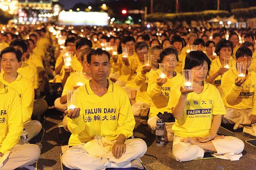 圖2：法輪功學員呼籲國際社會的關注，一同拯救善良、結束迫害。