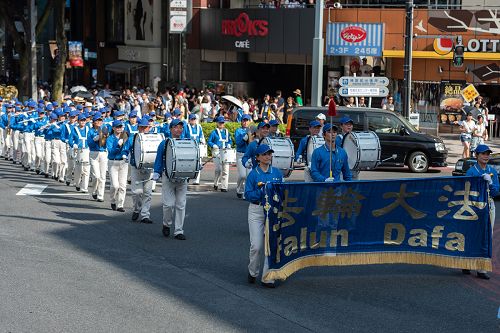 圖6-9：集會後，法輪功學員舉行了反迫害遊行，途經東京都中心地區的涉谷、代代木、明治神宮等熱鬧地區，呼籲民眾共同制止迫害。