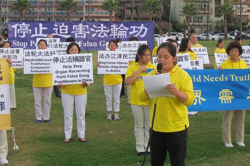 圖3：原北京工業大學研究生任國賢講述在中國遭受迫害的親身經歷，揭露江氏集團的罪惡。