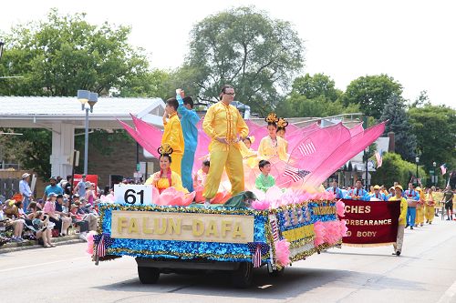 圖3：法輪功學員製作的蓮花花車