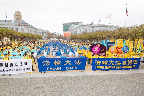 圖1-4：二零一六年十月二十五日下午一點至三點半，二千多麼法輪功學員及各界人士在美國加州舊金山市政廣場舉行「共同結束對法輪功的迫害」大型集會。