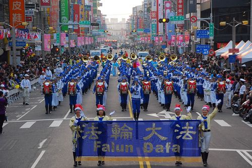 '圖1～2：天國樂團連續第六年應邀參加國際管樂節踩街演奏'