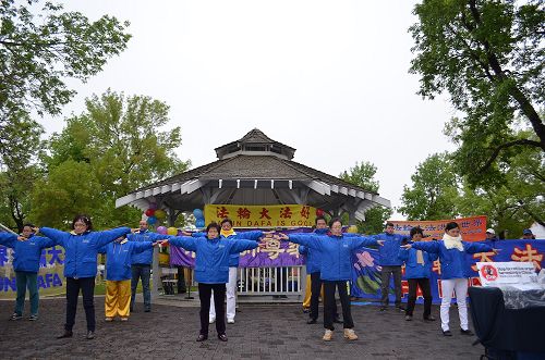 圖3：法輪功學員演示功法