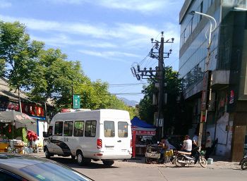 稷山法院附近路口的警車