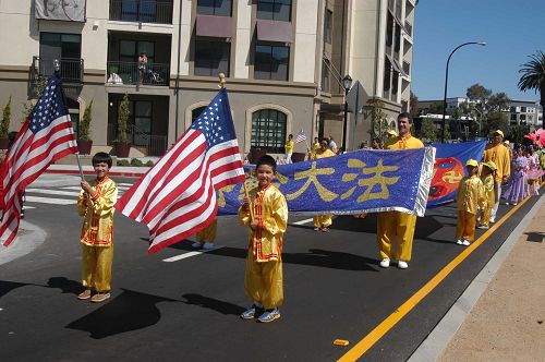 圖5-6：小法輪功學員也要告訴人們法輪大法好