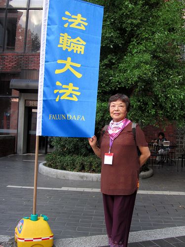 圖6：余幸生女士說：「感謝師父和大法！修煉大法之後，我才開始成熟。」