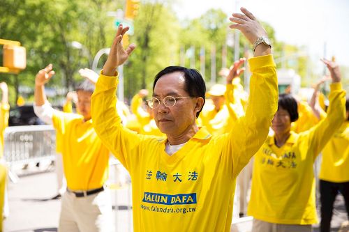 '圖1：二零一六年五月十二日，陳國峰在紐約參加集體煉功'