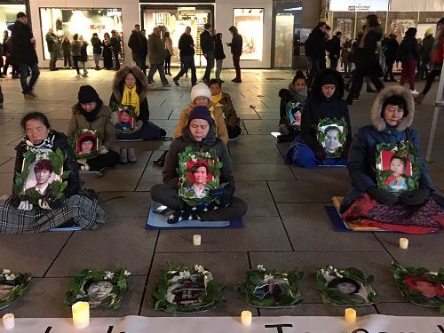 圖1-2：二零一七年十二月九日，法蘭克福的法輪功學員舉辦燭光守夜，悼念在中國被中共迫害致死的法輪功學員。