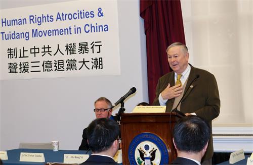 '圖6：美國眾議院資深議員達納﹒羅拉巴克（Dana Rohrabacher）在研討會上發言。'