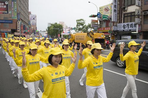 組圖22～25：踩街傳真相