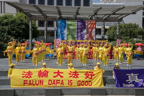 '圖17：喜慶的腰鼓表演'