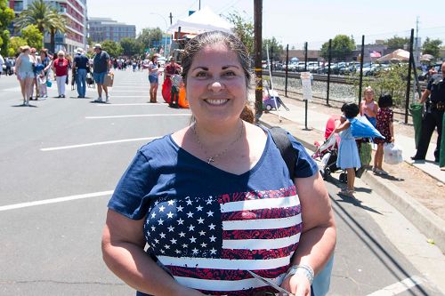 '圖12：主辦者Stephanie Hernandez Marquez女士表示，法輪大法的隊伍每年都給我們帶來驚喜'