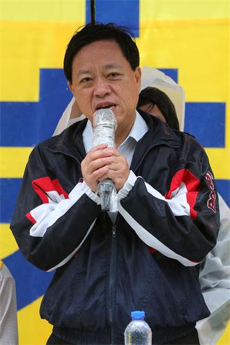 '圖4：前區議員林詠然週日出席九龍長沙灣遊樂場聲援「四二五」和平上訪十九週年集會，讚真善忍精神，譴責中共迫害。'