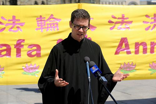 圖13：前加拿大宗教自由辦公室大使Andrew Bennett先生在集會發言