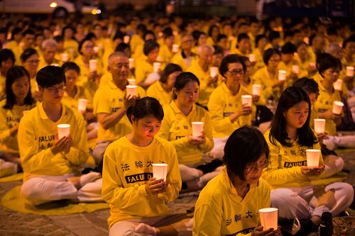 圖4～5：走過風雨十九年，法輪功學員用一盞盞燭光，守護真、善、忍的光芒。