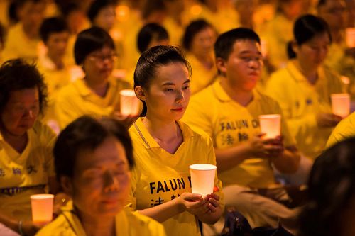 圖12：李慧如（中）希望能有更多人支持真、善、忍這普世價值的精神。