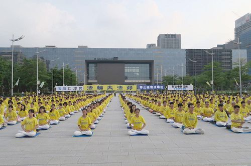 '圖1～3：台灣中部部份法輪功學員在台中市市政府大廣場上舉辦集會，紀念「七二零」和平反迫害十九週年，並悼念無以計數被迫害致死的法輪功學員。'