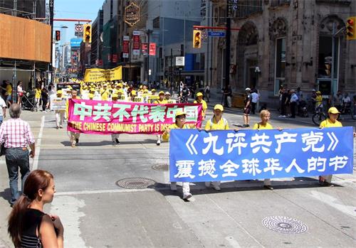 '圖1～13：13：二零一八年七月二十日，多倫多法輪功學員在市中心舉行「七二零」十九週年反迫害大遊行。'